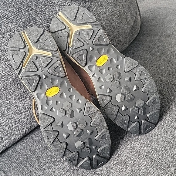 Men's Danner Caprine Olive/Pinecone Shoe - Picture 8 of 9